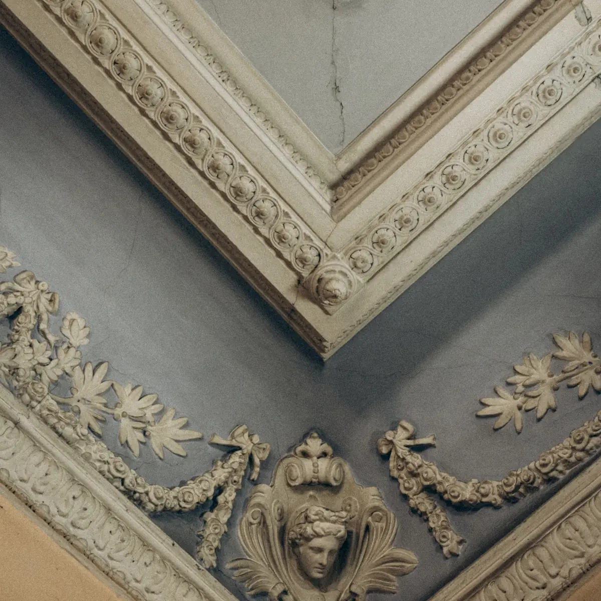 Ornate cornice corner