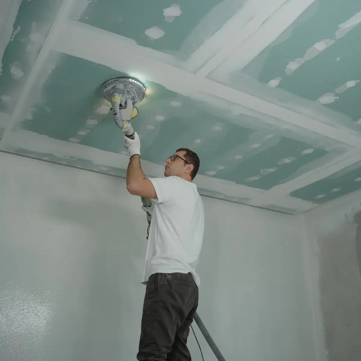 Finishing a ceiling from a step