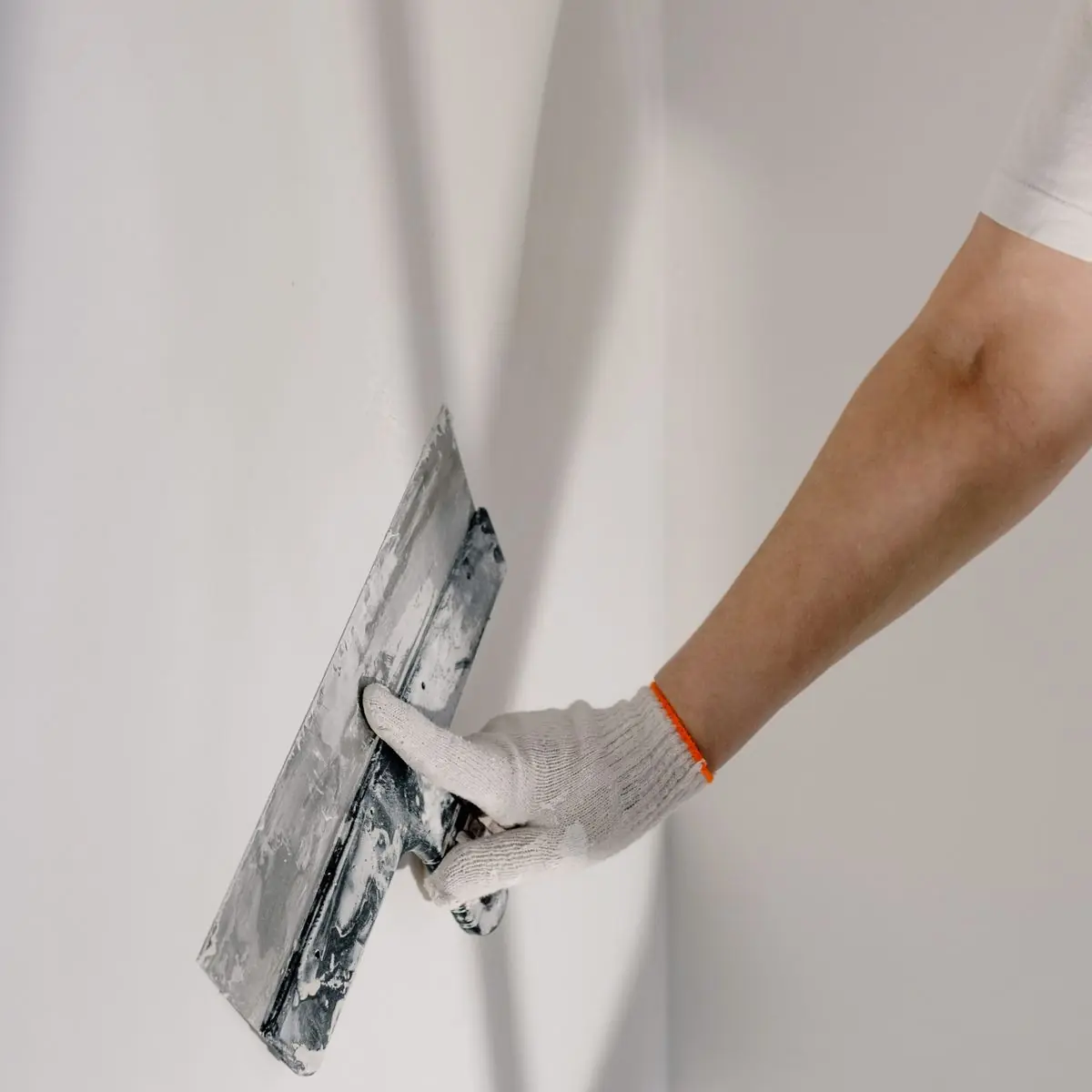 Trowelling up a freshly skimmed wall