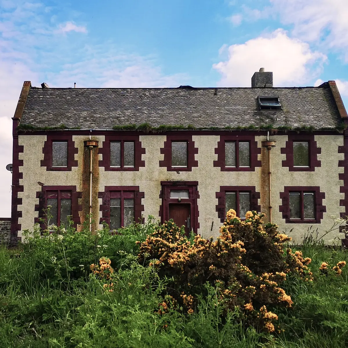Rendered stone house with painted surrounds